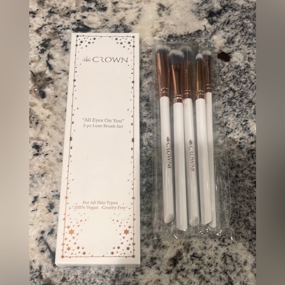 NIB Crown 5 Piece Luxe Brush Set - Picture 2 of 5